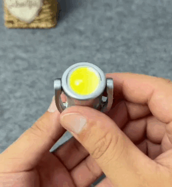 Potente farol LED para moto